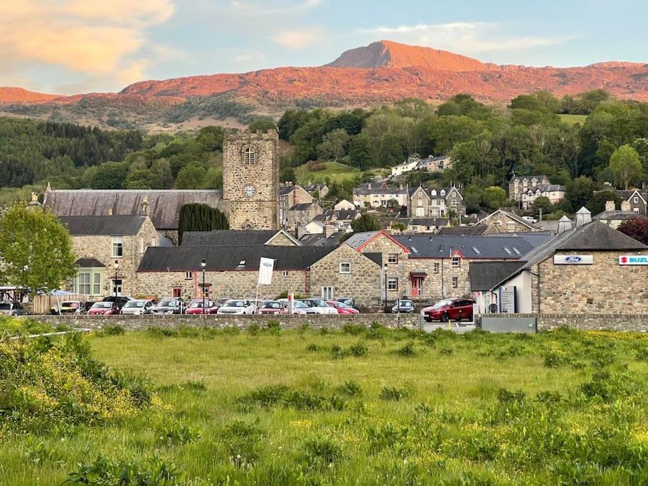Character Townhouse In Town Centre & Superb Views Villa Dolgellau Bagian luar foto